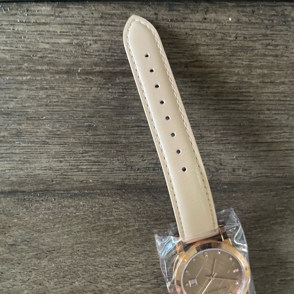 NEW Burberry Womens Leather Strap Watch BU9131 - Picture 11 of 13